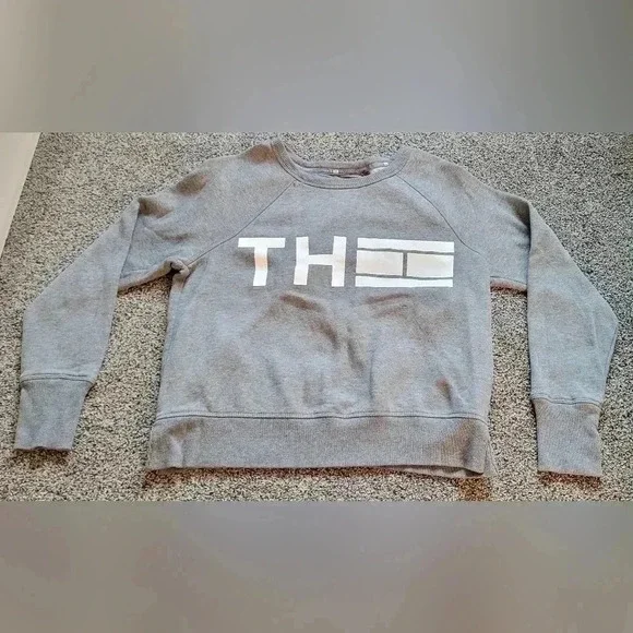 Tommy Hilfiger sport Gray Sweatshirt Pullover Crew Neck Long Sleeve Logo Sz sm - Picture 2 of 8